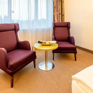 Plaza Premium 4* Bécs