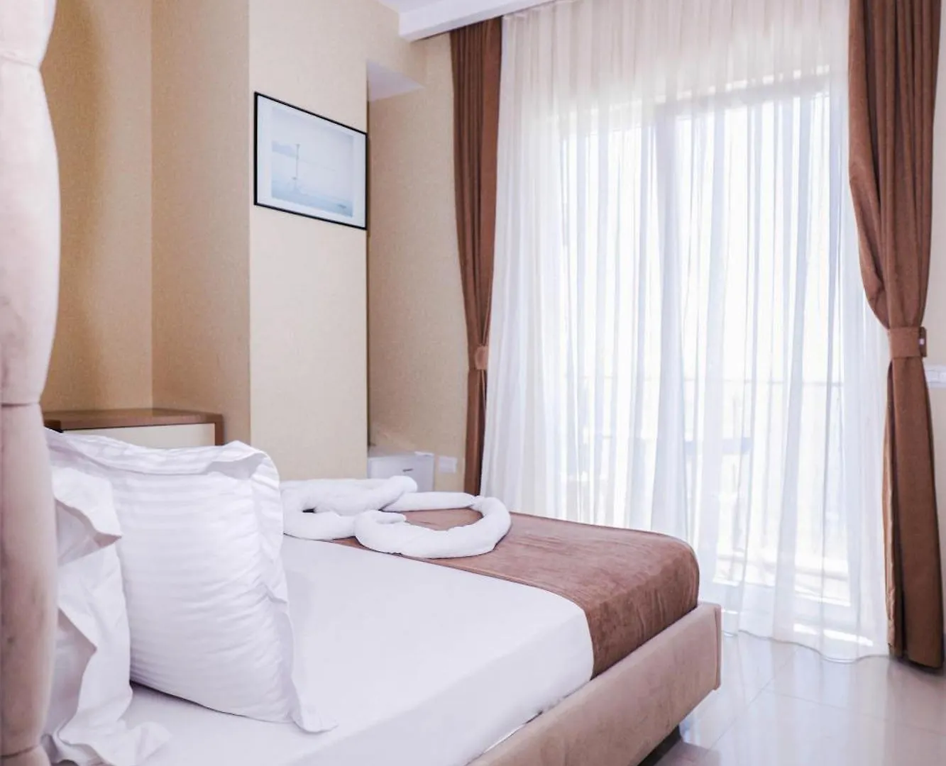 Hotel Frojd - Beach Front Resort Shëngjin Albánia