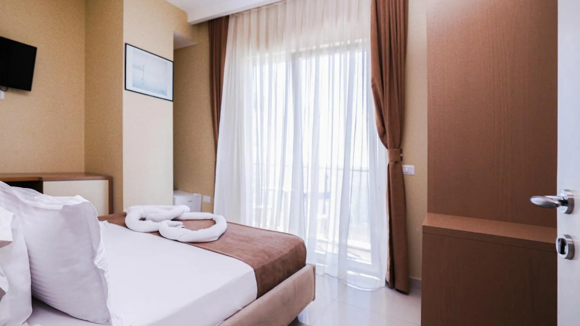 Hotel Frojd - Beach Front Resort Shëngjin